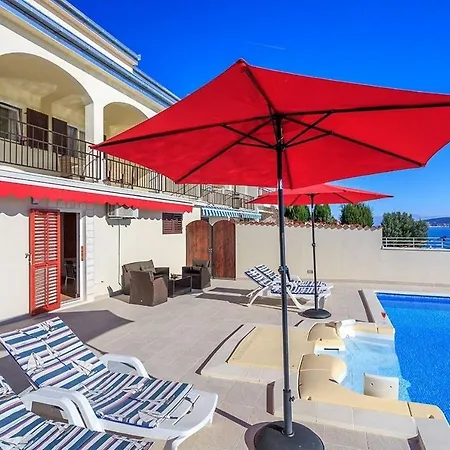 House Karla Holiday home Seget Vranjica