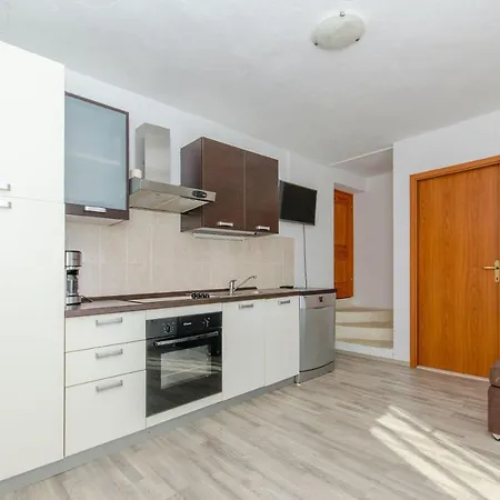 House Karla בית נופש *