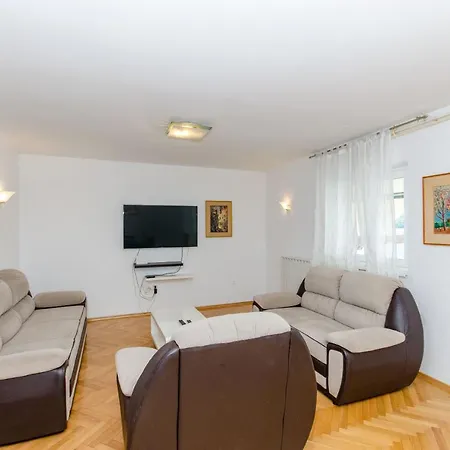 House Karla בית נופש *