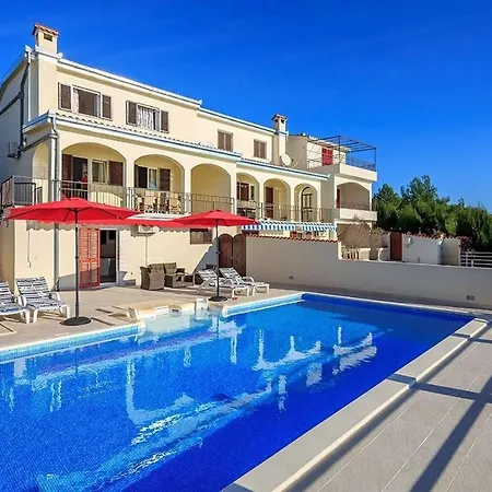 בית נופש House Karla *